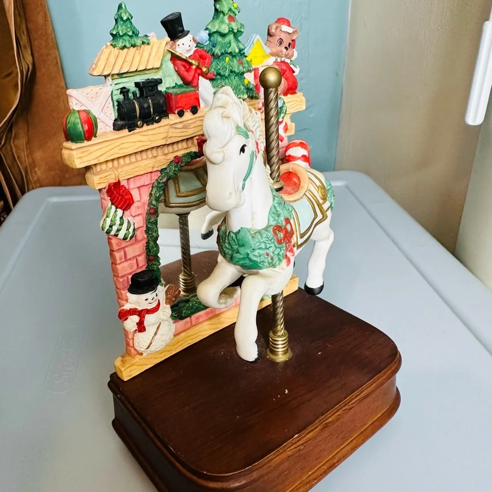 Brinns Vintage Christmas Carousel Colorful Vibrant Music Box